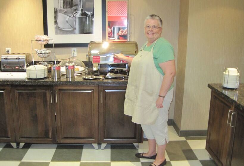 فندق Hampton Inn By Hilton Fort Saskatchewan