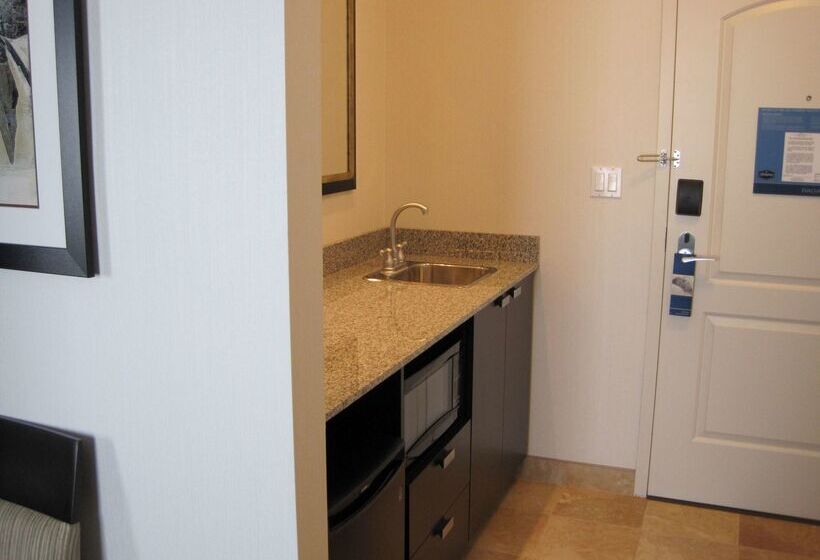 فندق Hampton Inn By Hilton Fort Saskatchewan