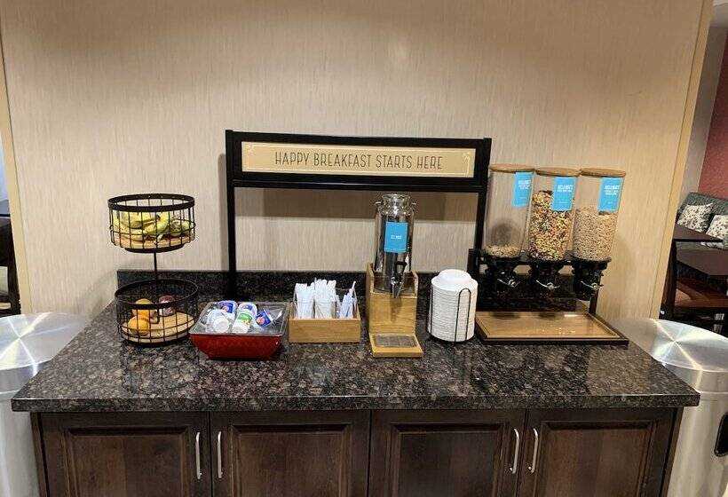 فندق Hampton Inn By Hilton Fort Saskatchewan