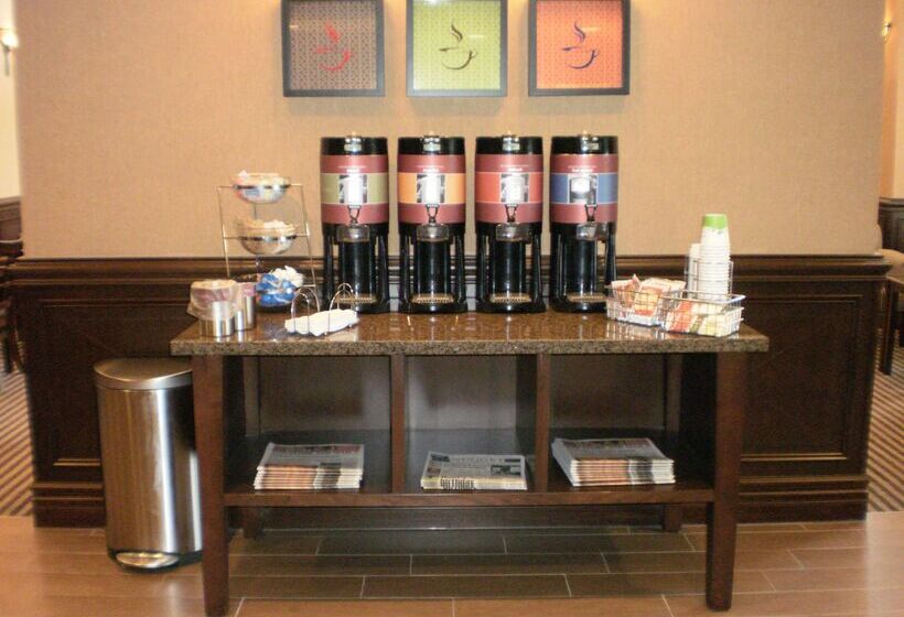 فندق Hampton Inn By Hilton North Bay