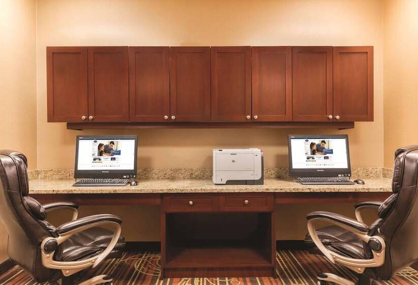 فندق Hampton Inn By Hilton Edmonton/south, Alberta, Canada