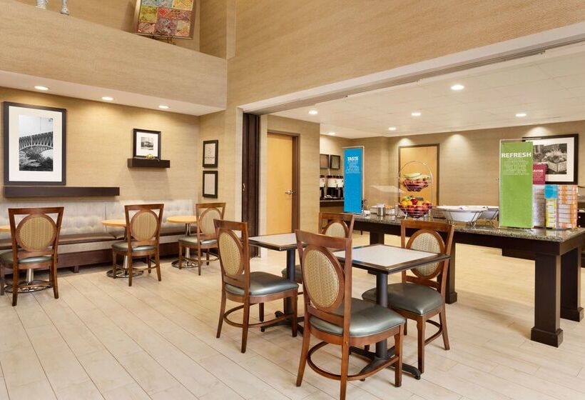 Отель Hampton Inn & Suites Birmingham East Irondale