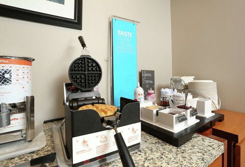 فندق Hampton Inn & Suites Barrie