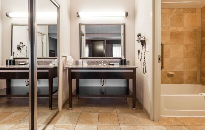 فندق Hampton Inn & Suites By Hilton Lethbridge