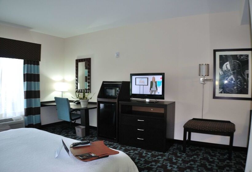 هتل Hampton Inn & Suites Nashville @ Opryland