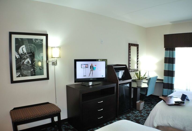 هتل Hampton Inn & Suites Nashville @ Opryland