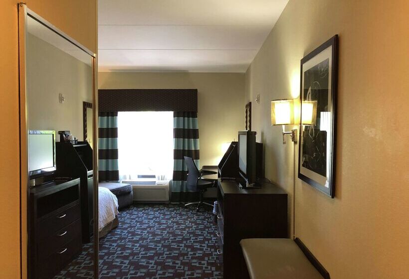 هتل Hampton Inn & Suites Nashville @ Opryland