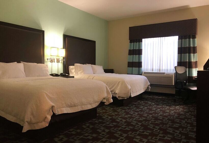 هتل Hampton Inn & Suites Nashville @ Opryland