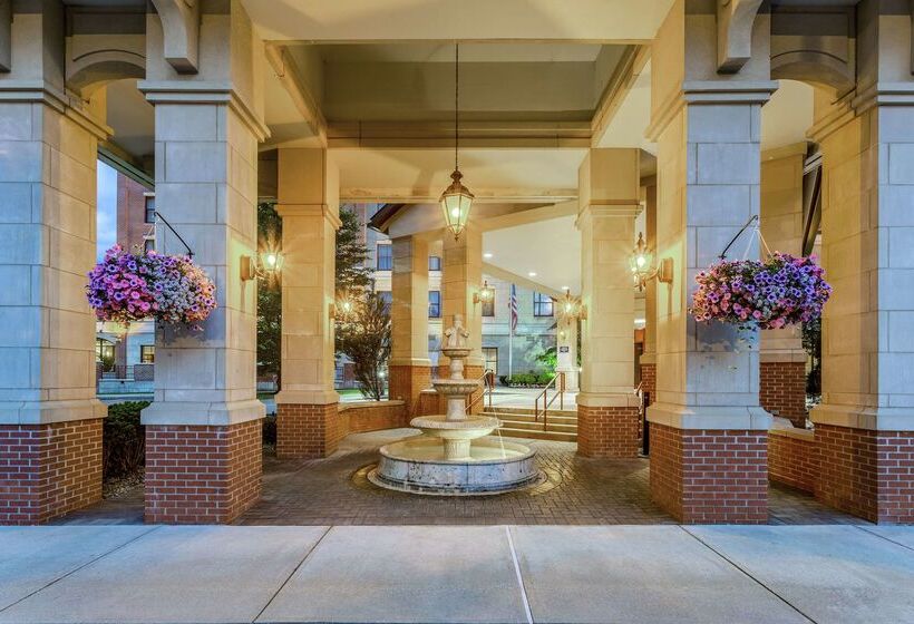 هتل Hampton Inn & Suites Saratoga Springs Downtown