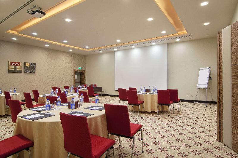 בית מלון כפרי Hilton Garden Inn Riyadh Olaya