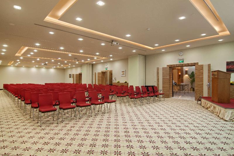 בית מלון כפרי Hilton Garden Inn Riyadh Olaya
