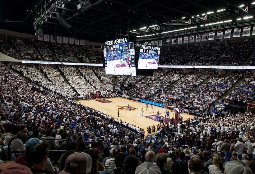 فندق Holiday Inn Express & Suites College Station, An Ihg