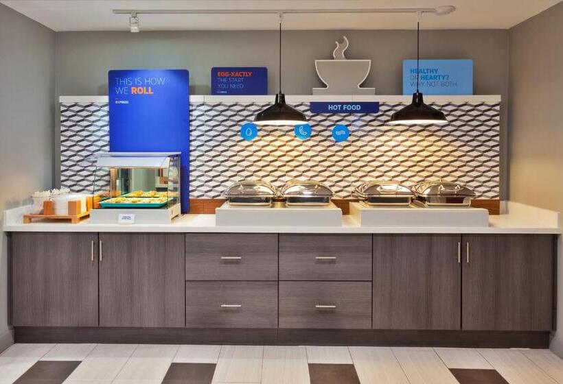 Holiday Inn Express Hotel & Suites Dothan North, An Ihg