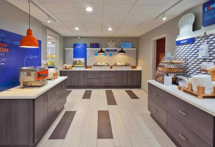 Holiday Inn Express Hotel & Suites Dothan North, An Ihg