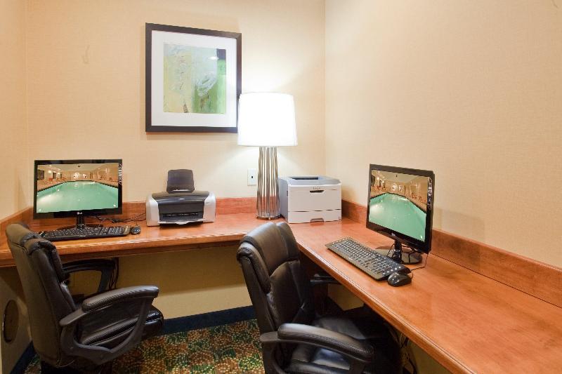 Holiday Inn Express Hotel & Suites Fredericksburg, An Ihg