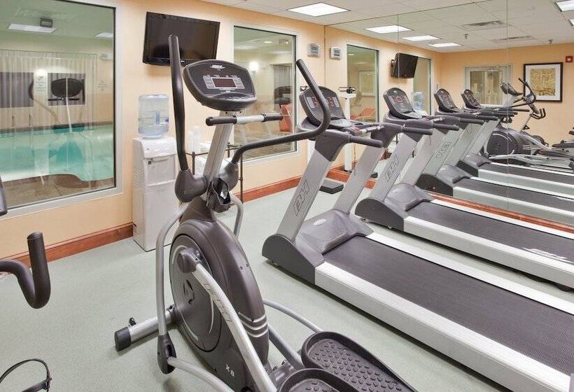 Holiday Inn Express Hotel & Suites Fredericksburg, An Ihg