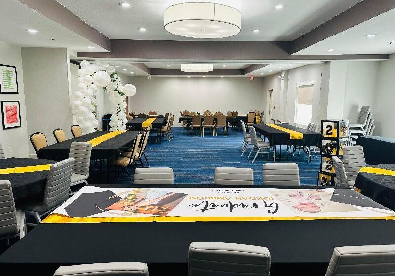 Holiday Inn Express Hotel & Suites Mansfield, An Ihg