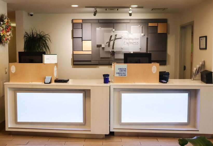 בית מלון כפרי Holiday Inn Express Cedar Rapids   Collins Road, An Ihg