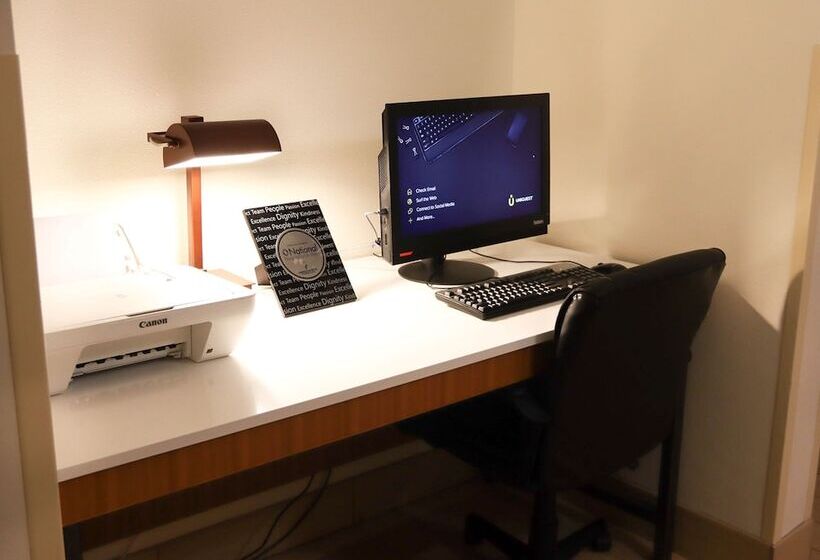 هتل Holiday Inn Express Cedar Rapids   Collins Road, An Ihg