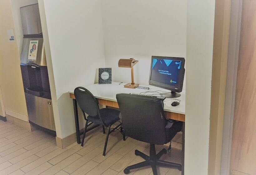 בית מלון כפרי Holiday Inn Express Cedar Rapids   Collins Road, An Ihg