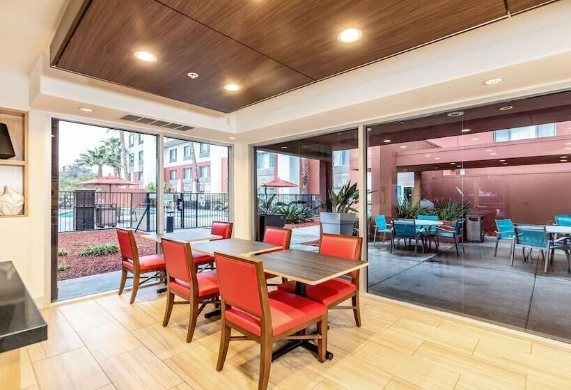 호텔 Holiday Inn Express Fremont   Milpitas Central, An Ihg