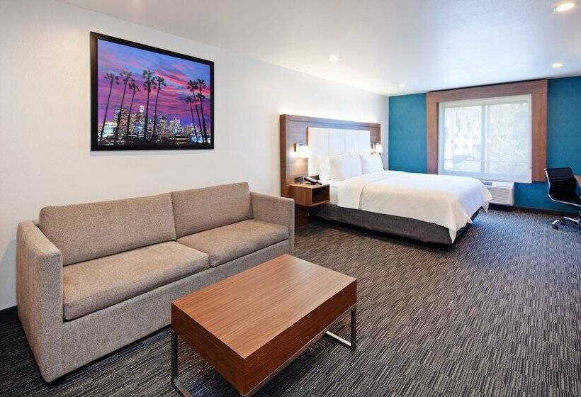 فندق Holiday Inn Express Hollywood Walk Of Fame, An Ihg