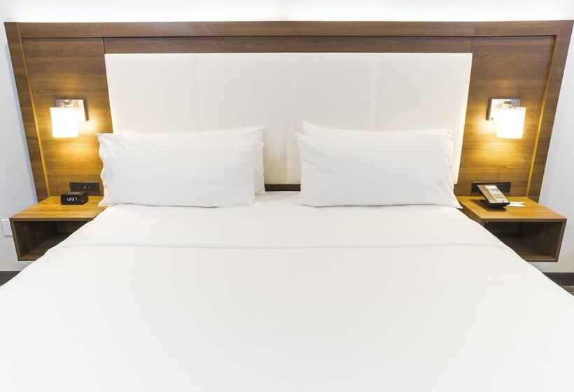 فندق Holiday Inn Express Hollywood Walk Of Fame, An Ihg