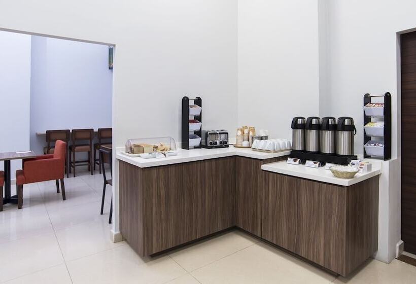 فندق Holiday Inn Express Manzanillo, An Ihg