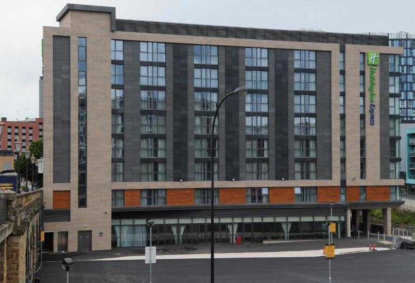 هتل Holiday Inn Express Sheffield City Centre By Ihg