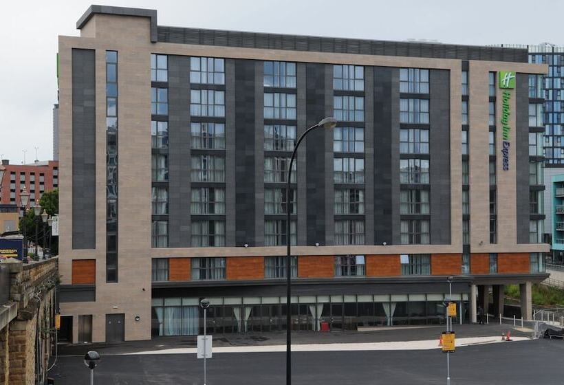 هتل Holiday Inn Express Sheffield City Centre By Ihg