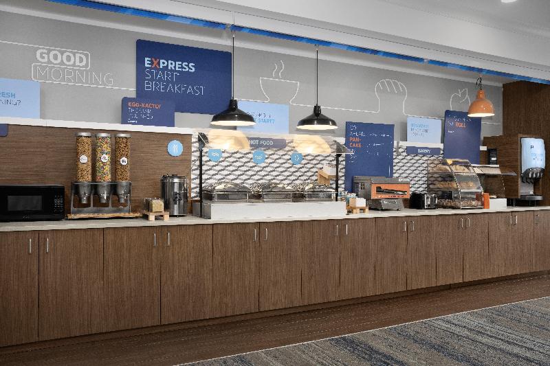 هتل Holiday Inn Express & Suites Alexandria   Fort Belvoir, An Ihg