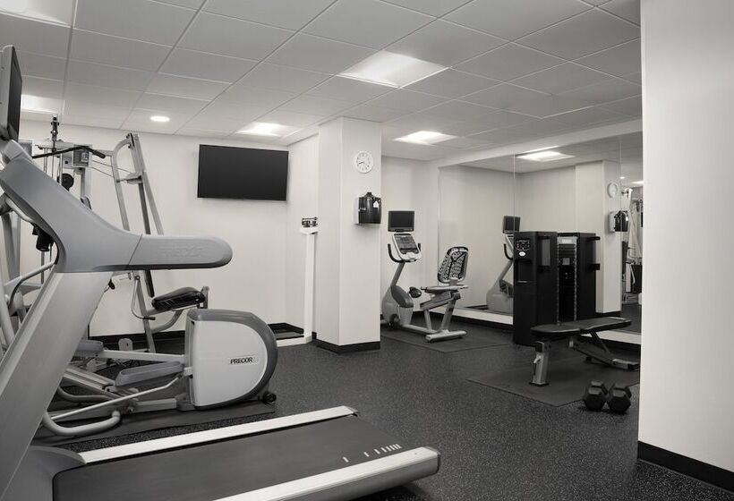 Отель Holiday Inn Express & Suites Alexandria   Fort Belvoir, An Ihg