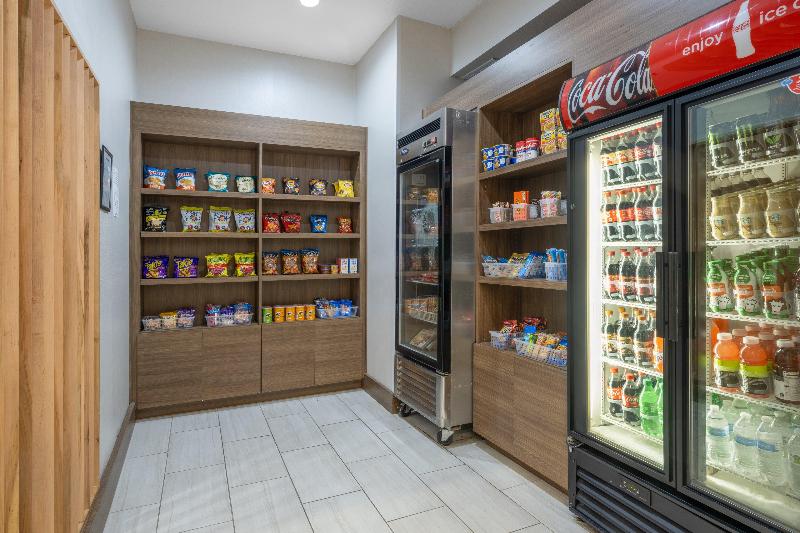 Отель Holiday Inn Express & Suites Dallas East Fair Park, An Ihg