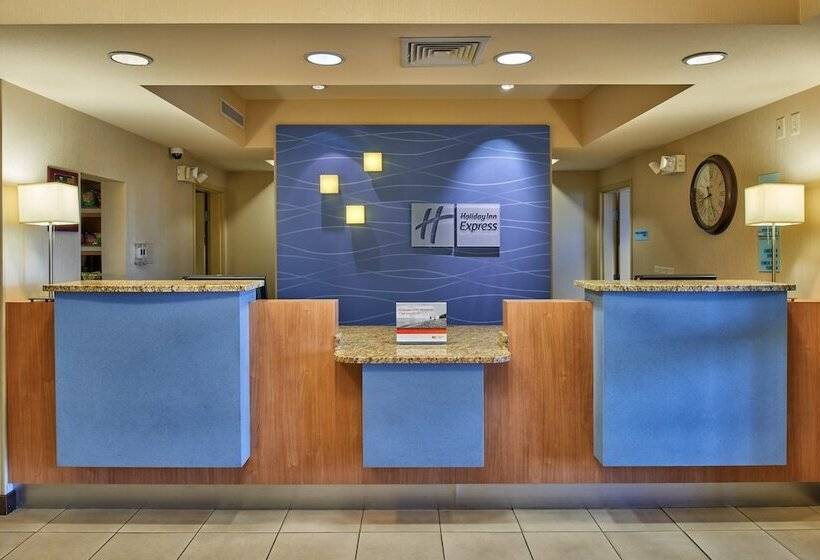 בית מלון כפרי Holiday Inn Express & Suites El Paso Airport, An Ihg