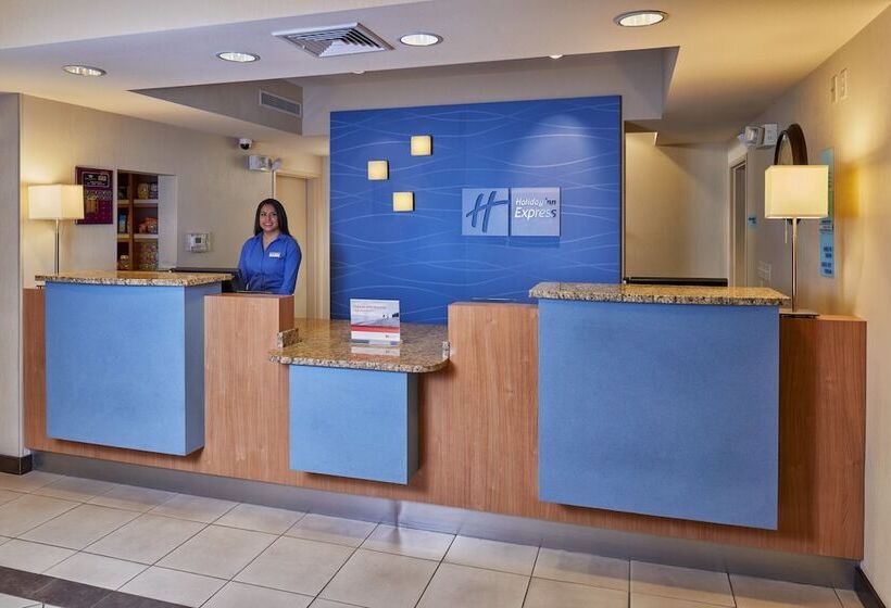 בית מלון כפרי Holiday Inn Express & Suites El Paso Airport, An Ihg