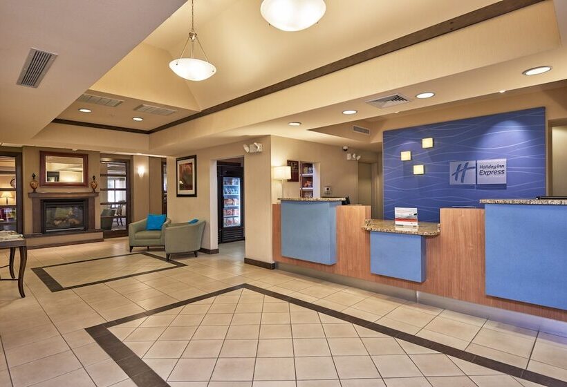 בית מלון כפרי Holiday Inn Express & Suites El Paso Airport, An Ihg
