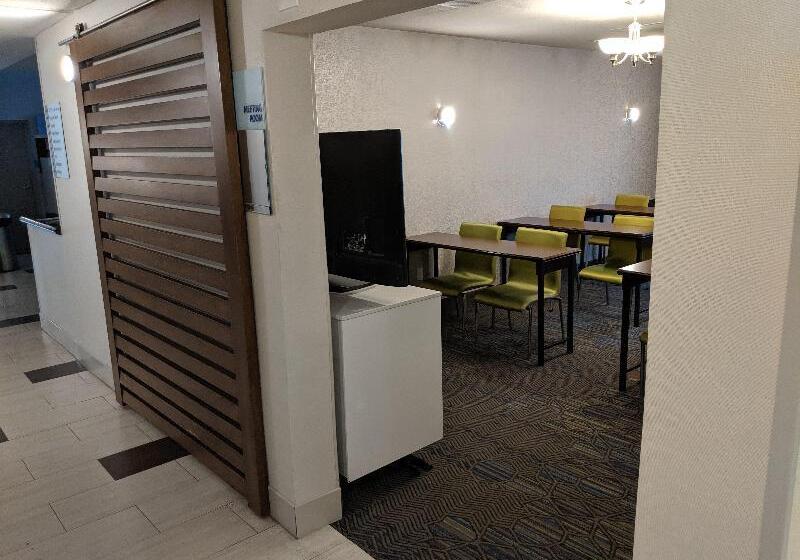 בית מלון כפרי Holiday Inn Express Venice, An Ihg