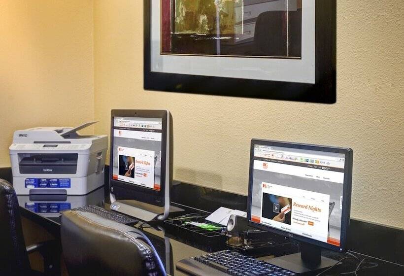 בית מלון כפרי Holiday Inn Express & Suites   Oklahoma City Airport, An Ihg