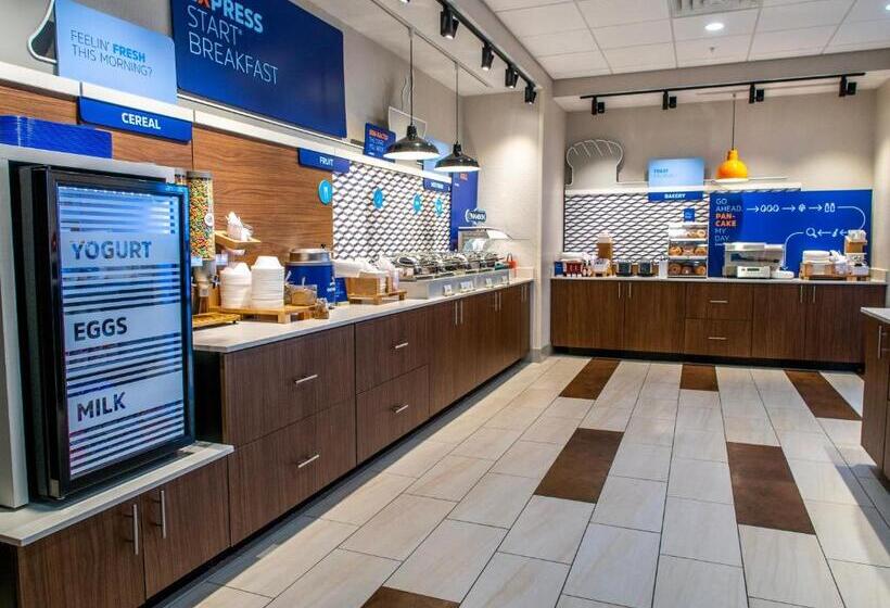 בית מלון כפרי Holiday Inn Express & Suites   Oklahoma City Airport, An Ihg