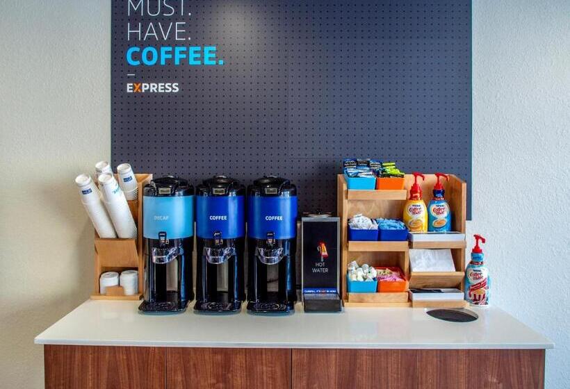 בית מלון כפרי Holiday Inn Express & Suites   Oklahoma City Airport, An Ihg