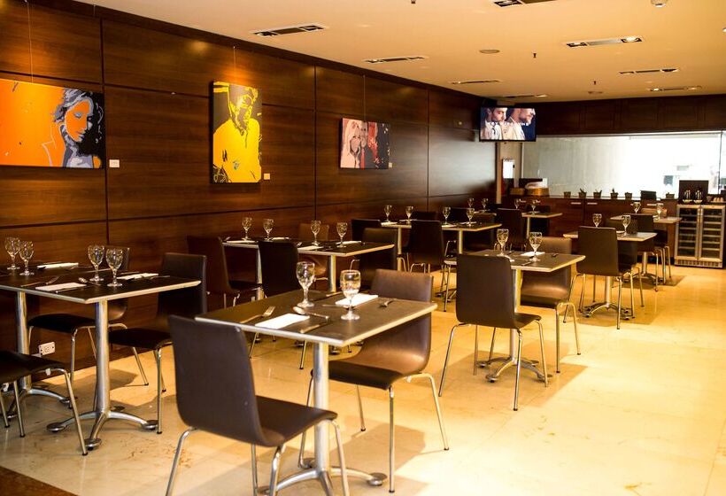 Howard Johnson La Cañada Hotel & Suites