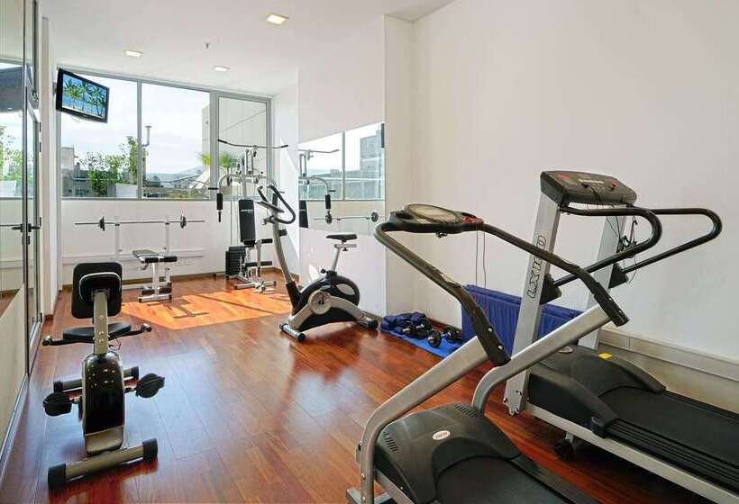 Howard Johnson La Cañada Hotel & Suites