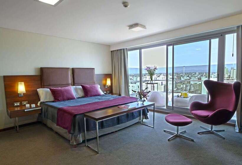 Howard Johnson La Cañada Hotel & Suites