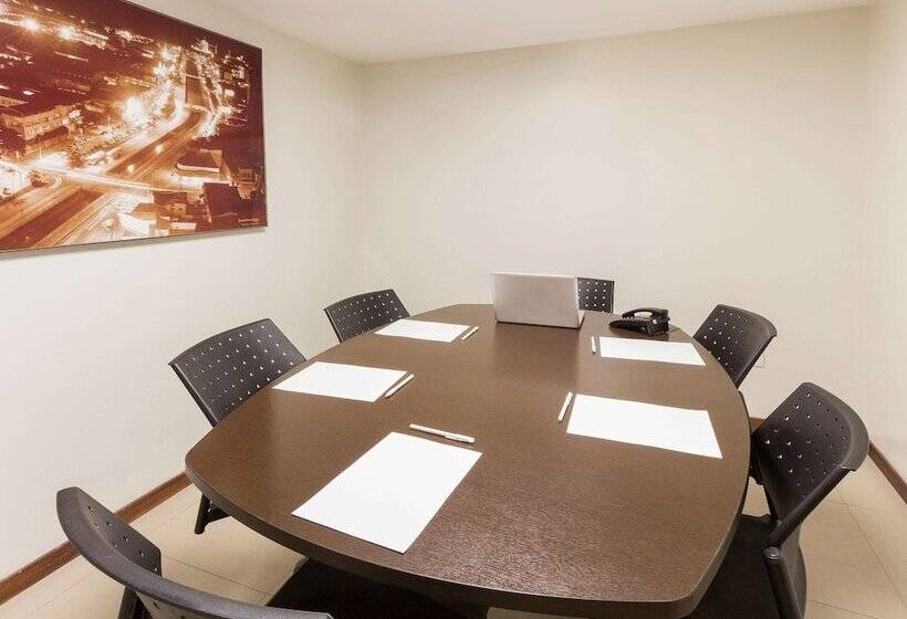 ホテル Ibis Styles Belem Nazare