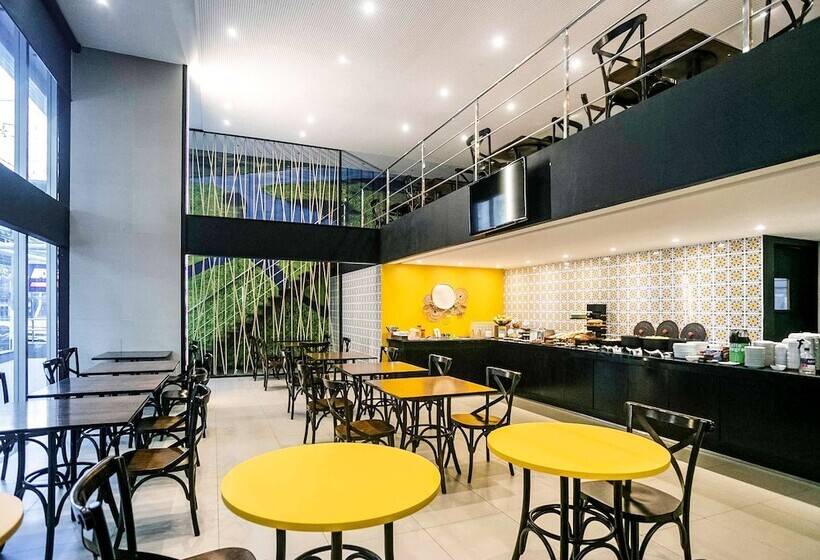 ホテル Ibis Styles Belem Nazare