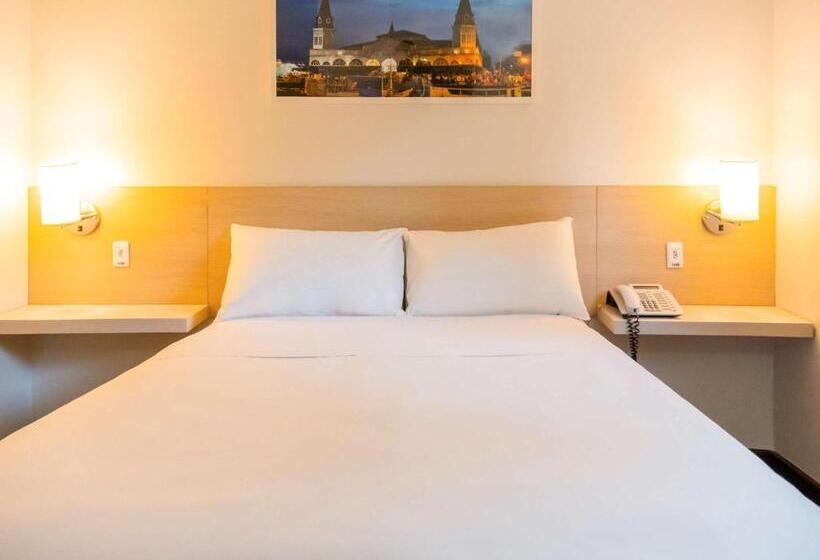 ホテル Ibis Styles Belem Nazare