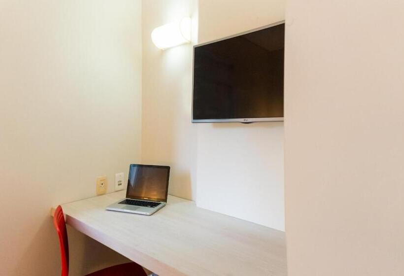 ホテル Ibis Styles Belem Nazare