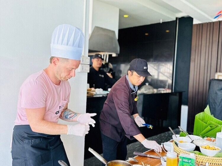 Отель Kc Beach Club & Pool Villas