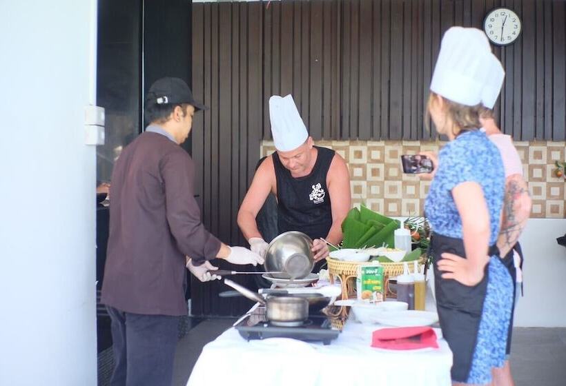 Отель Kc Beach Club & Pool Villas