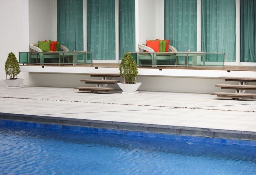 Отель Kc Beach Club & Pool Villas